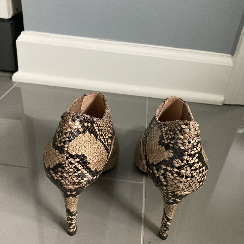 Ankle booties - Picture 3 of 3
